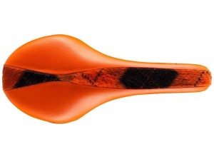 Седло Fizik Tundra SQUARED черно-оранж.