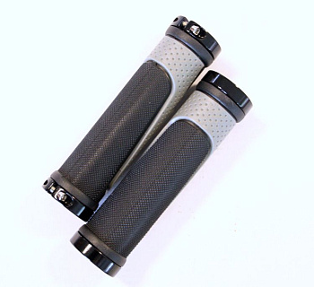 Грипсы с алюминиевым фиксатором 131mm, черн./сер.